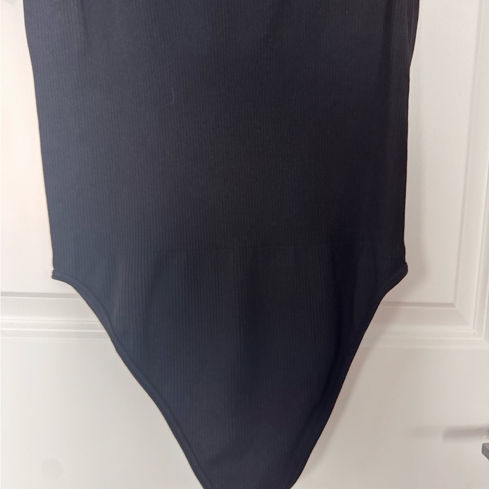 Elegant Black Short Sleeve Bodysuit - Picture 4 of 4